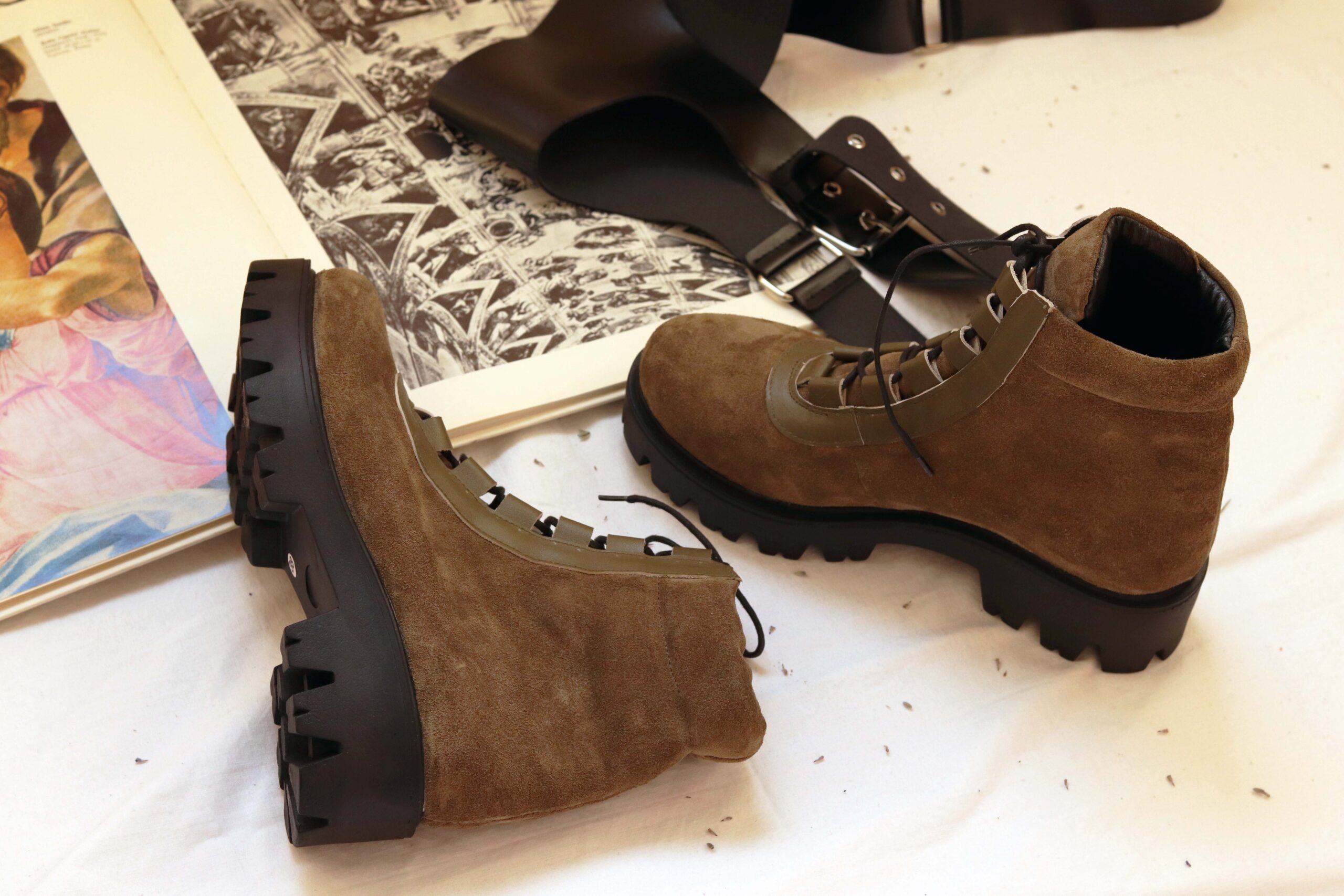 FUNKY SMART lace up flat boots in khaki leather