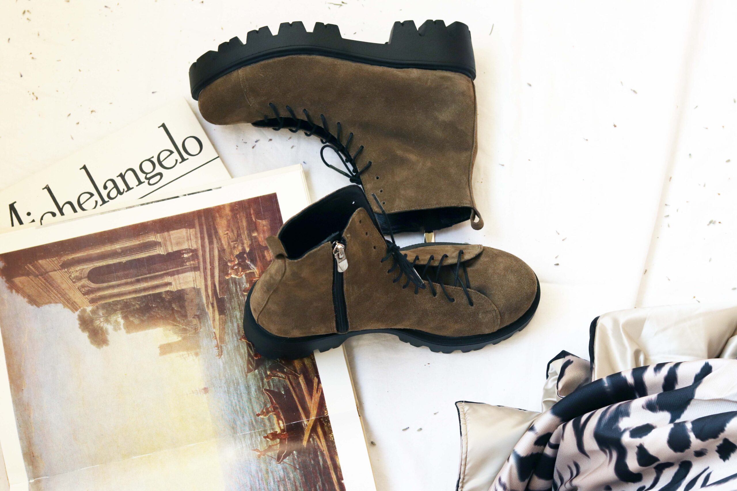 FUNKY DAYS lace up ankle boots in khaki leather