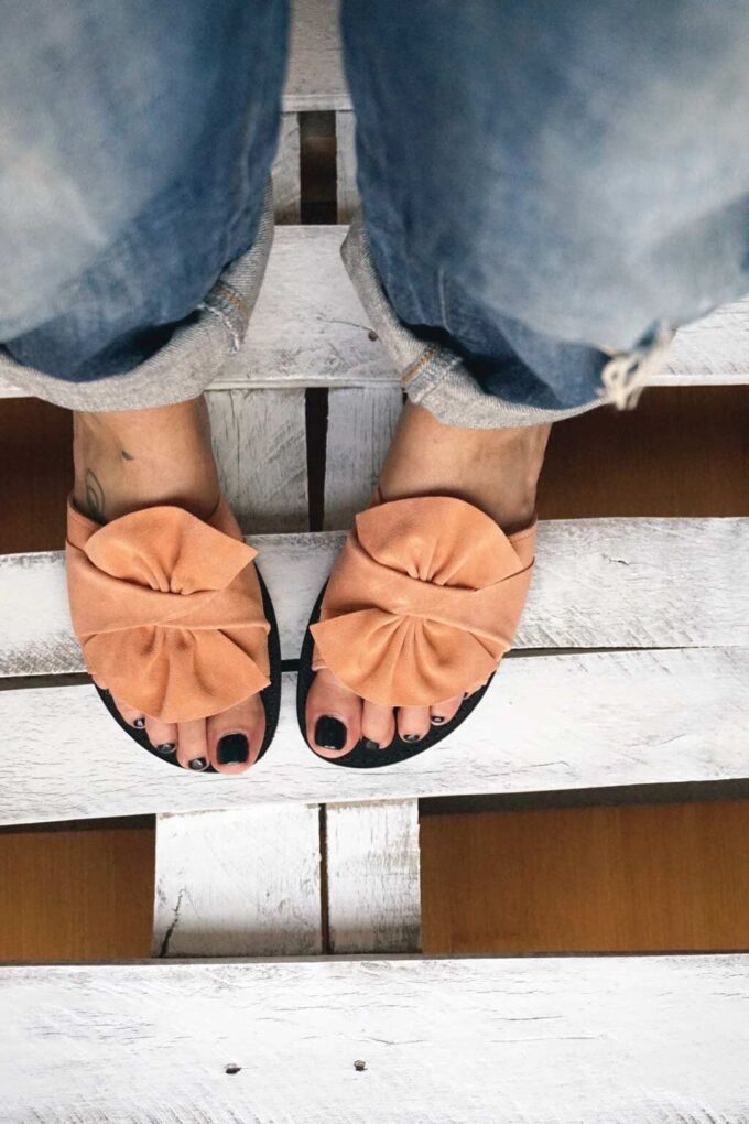 FUNKY INSTYLE genuine leather bow slippers in nude
