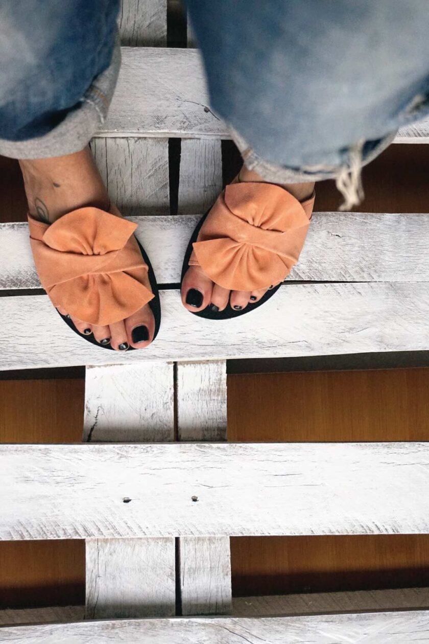 FUNKY INSTYLE genuine leather bow slippers in nude