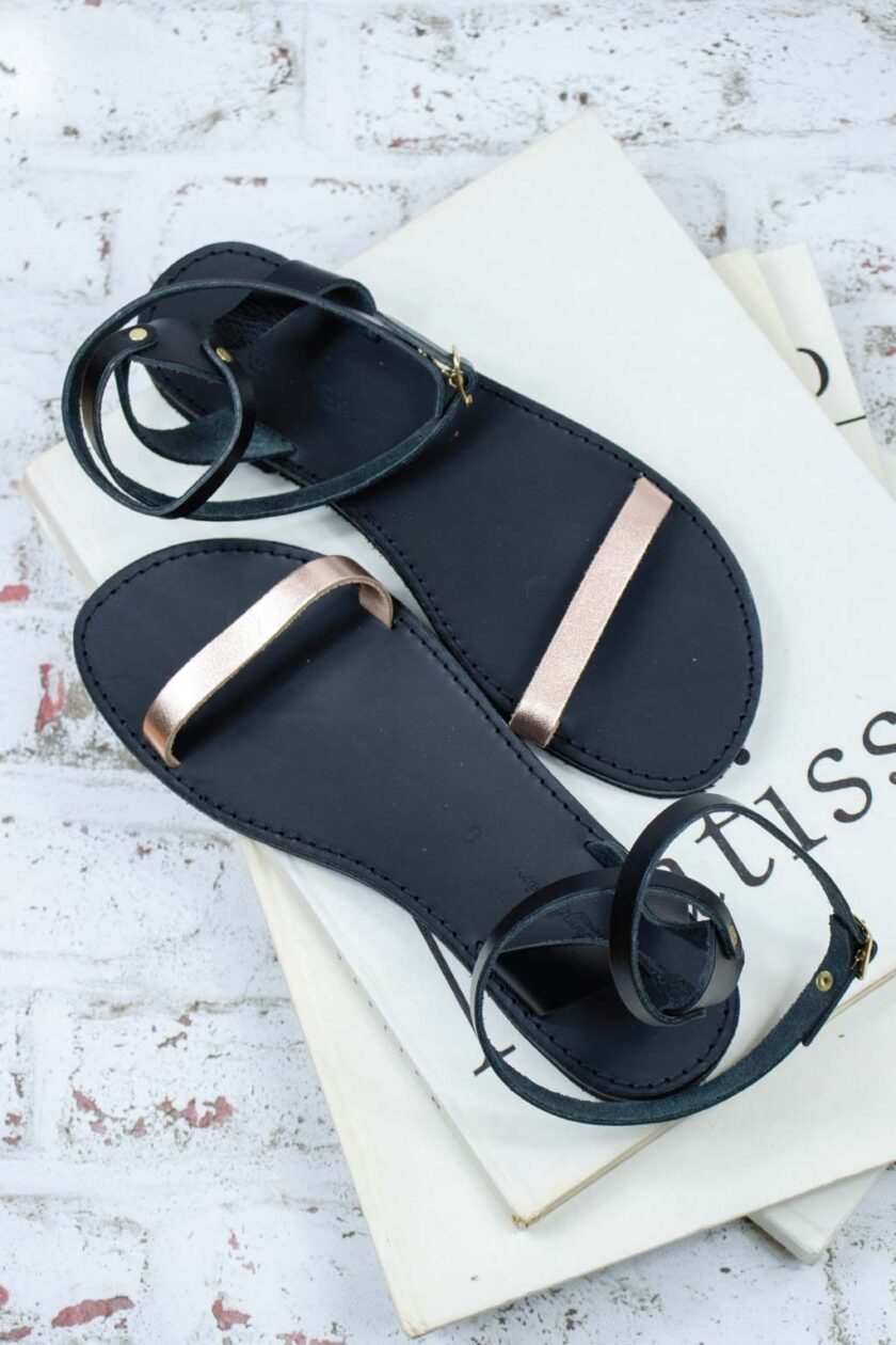 FUNKY ESSENTIALS minimal sandals in rose gold and black