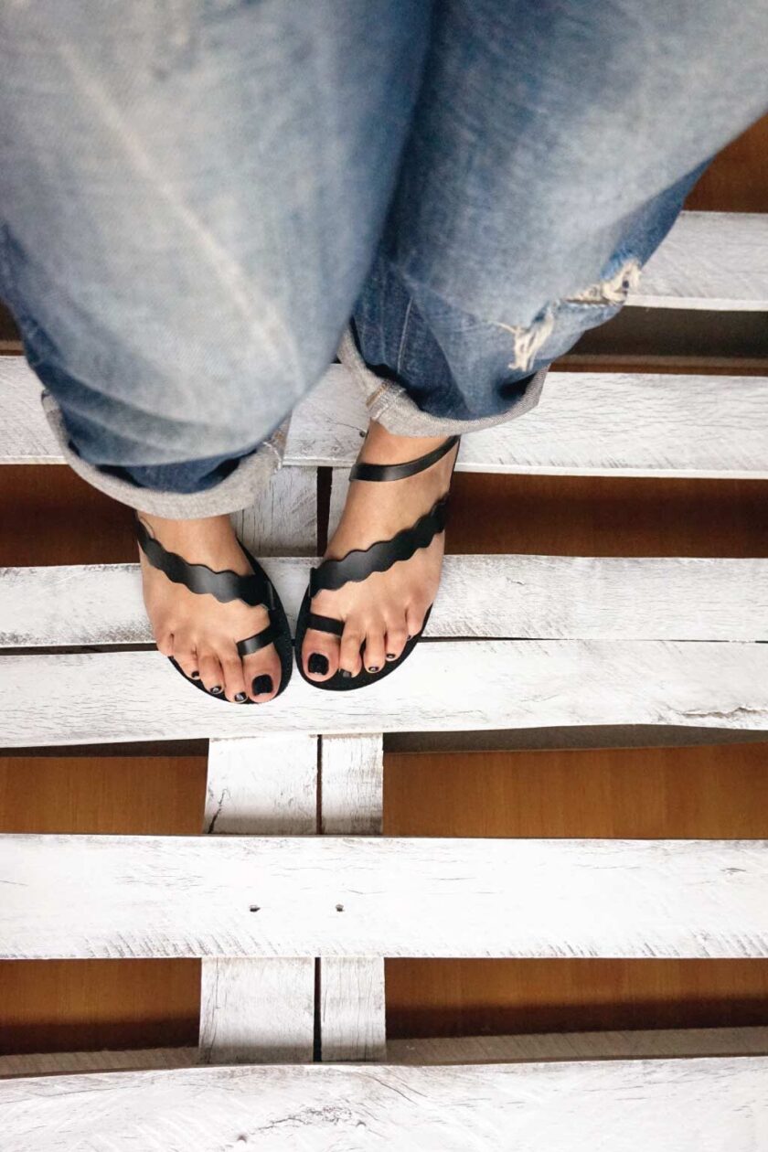 FUNKY FABULOUS strappy flat sandals in black leather